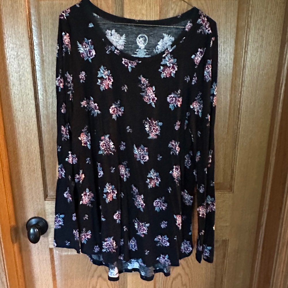 Maurices Long Sleeve, Black Flowered T-shirt Knit Top.  Size 0 Plus.